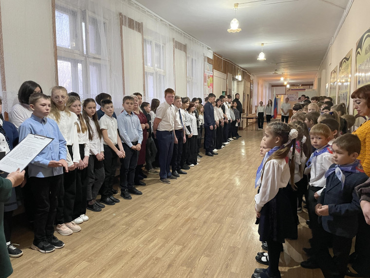 Линейка, посвященная началу новой учебной недели.